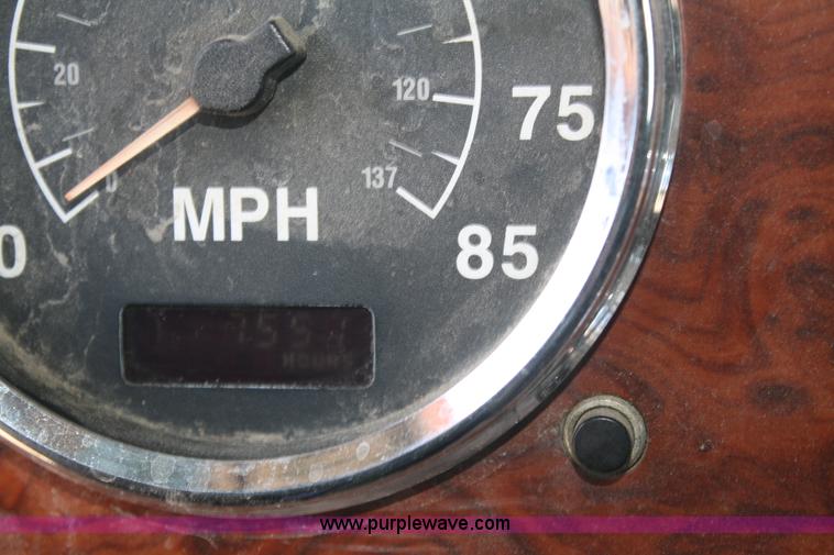 image for item B6849 1995 International 9400 semi truck