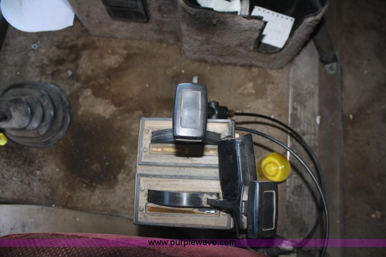 image for item B6849 1995 International 9400 semi truck