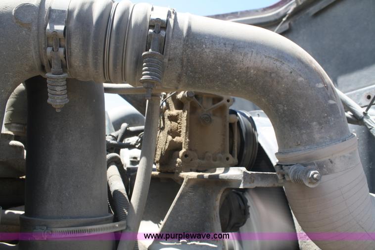 image for item B6849 1995 International 9400 semi truck