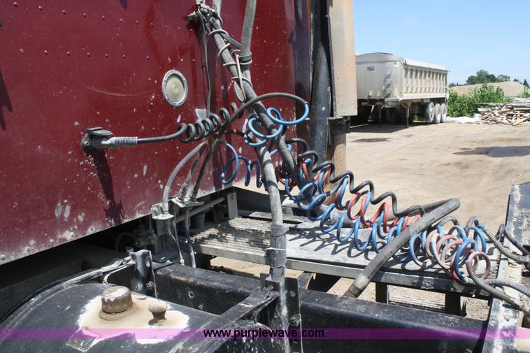 image for item B6849 1995 International 9400 semi truck