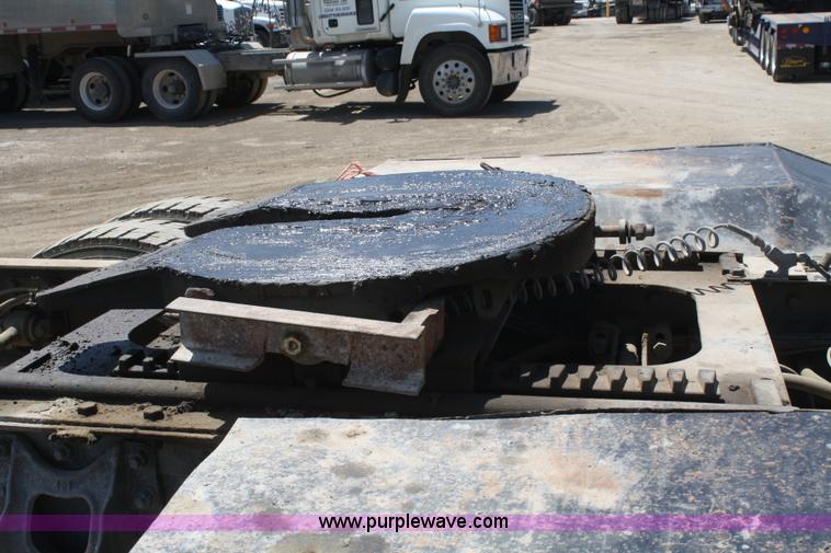 image for item B6849 1995 International 9400 semi truck