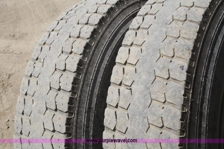 image for item B6849 1995 International 9400 semi truck