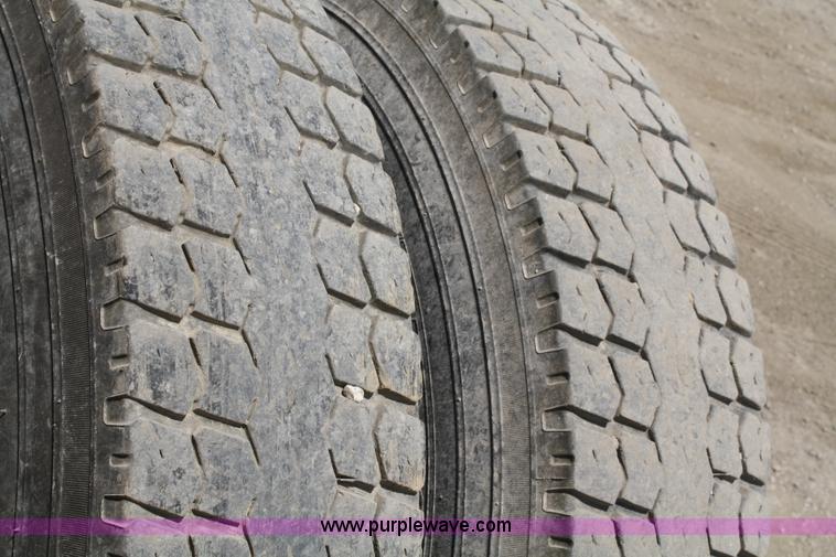 image for item B6849 1995 International 9400 semi truck