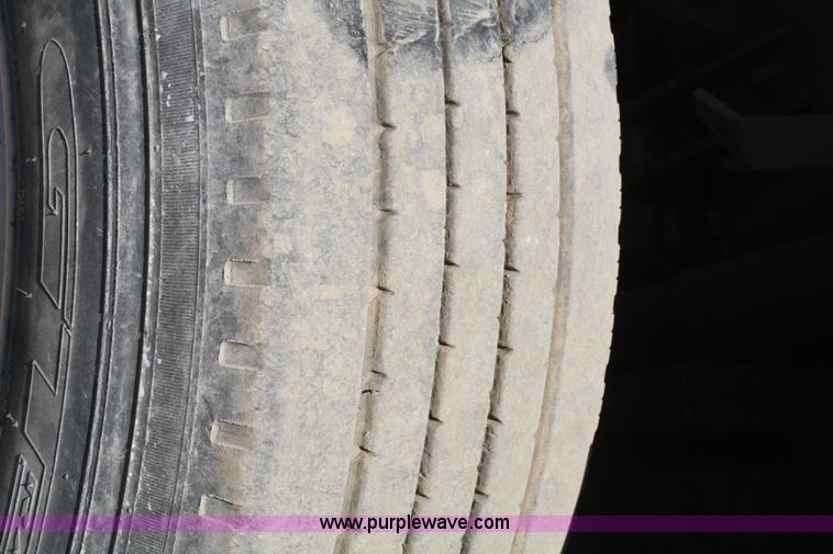 image for item B6849 1995 International 9400 semi truck