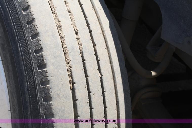 image for item B6849 1995 International 9400 semi truck