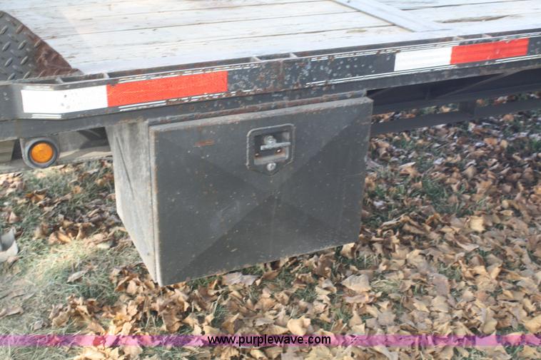 image for item B6850 2006 Performance tandem axle trailer