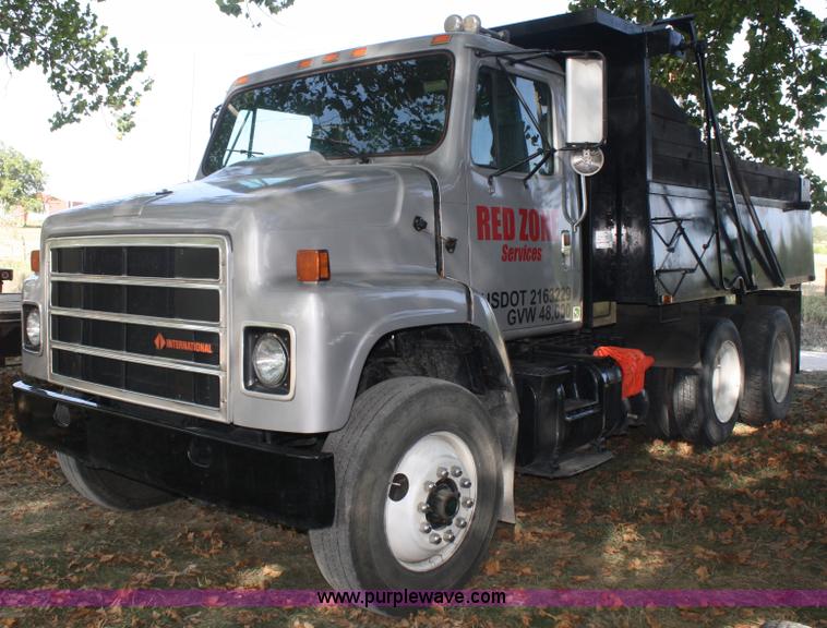 image for item B6851 1989 International 2375 dump truck
