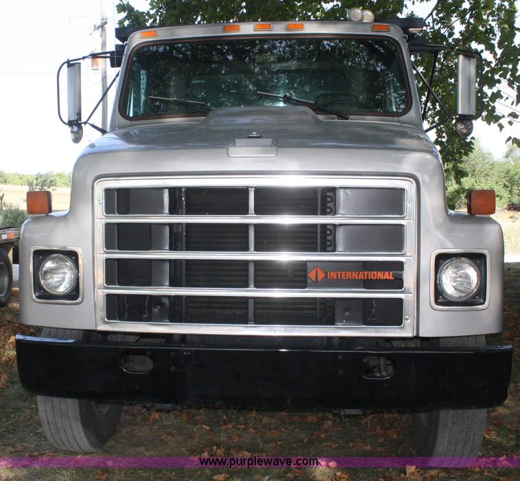 image for item B6851 1989 International 2375 dump truck
