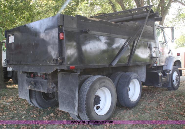 image for item B6851 1989 International 2375 dump truck