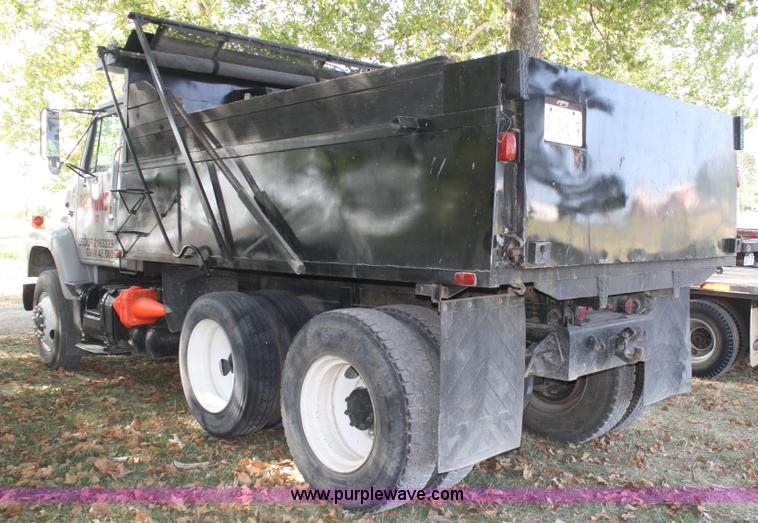 image for item B6851 1989 International 2375 dump truck