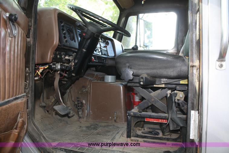 image for item B6851 1989 International 2375 dump truck