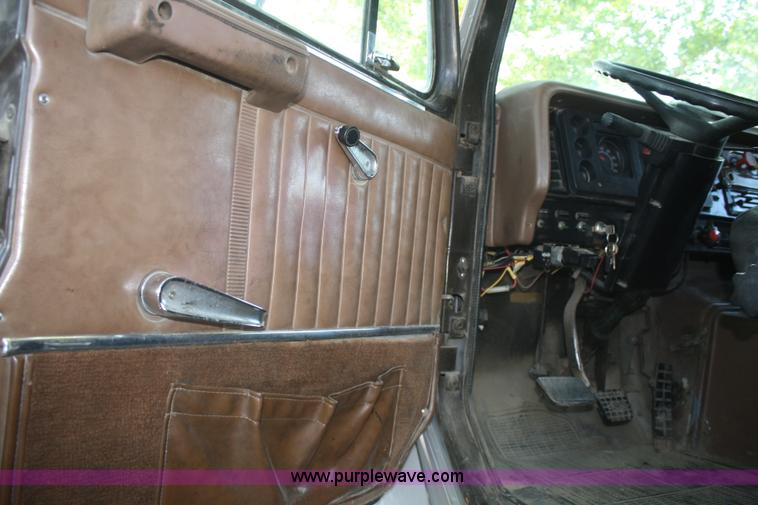 image for item B6851 1989 International 2375 dump truck