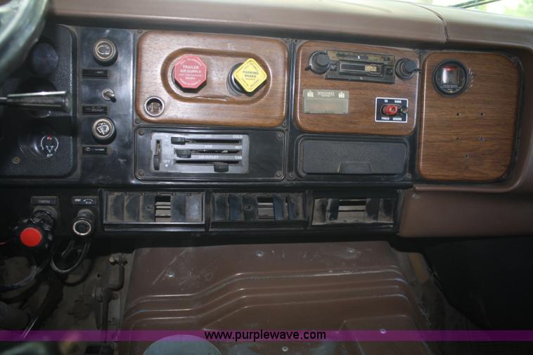 image for item B6851 1989 International 2375 dump truck