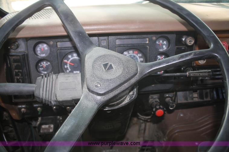 image for item B6851 1989 International 2375 dump truck