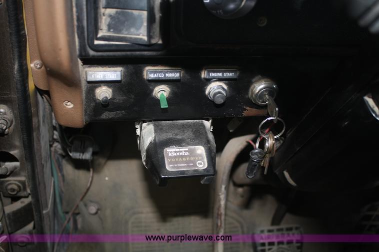 image for item B6851 1989 International 2375 dump truck