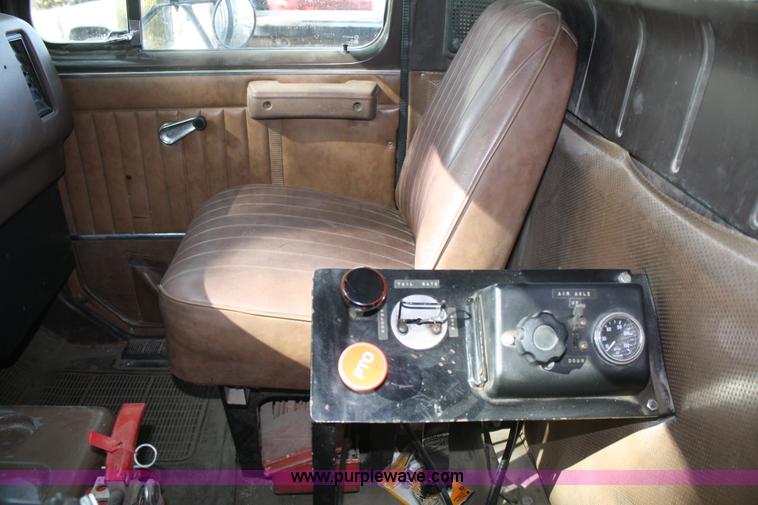 image for item B6851 1989 International 2375 dump truck