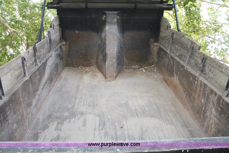 image for item B6851 1989 International 2375 dump truck