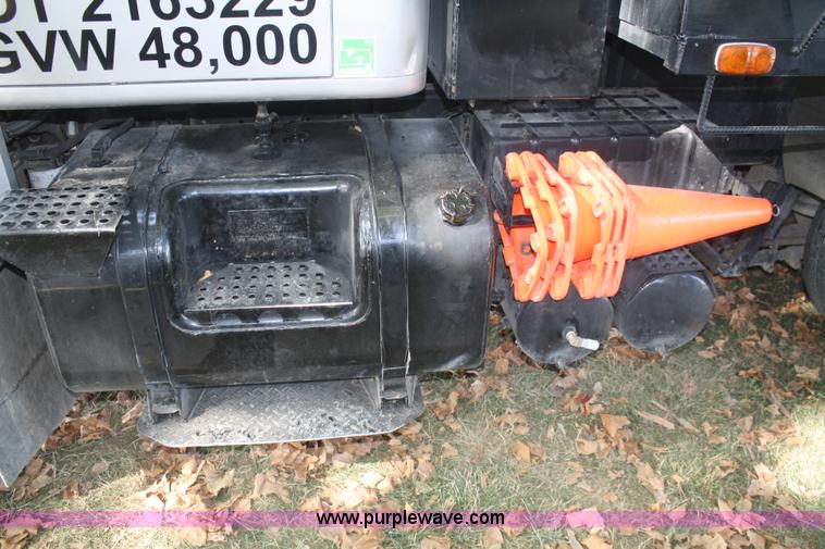 image for item B6851 1989 International 2375 dump truck