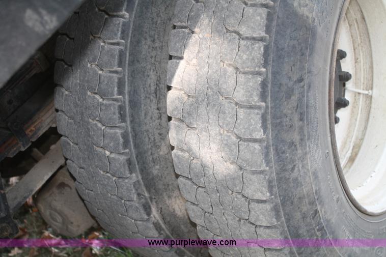 image for item B6851 1989 International 2375 dump truck