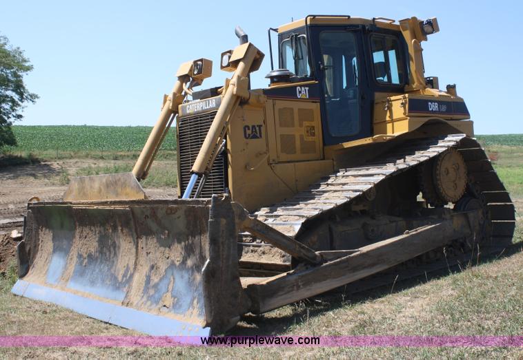 image for item B6853 2002 Caterpillar D6R LGP Series II dozer