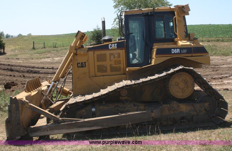 image for item B6853 2002 Caterpillar D6R LGP Series II dozer