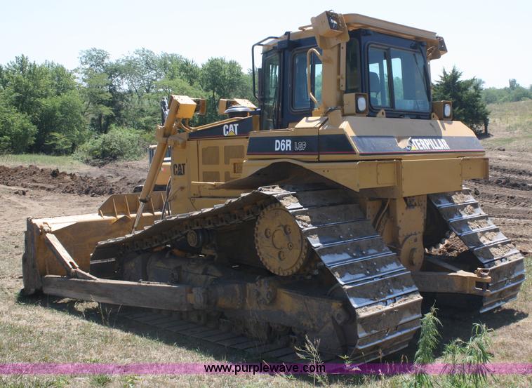 image for item B6853 2002 Caterpillar D6R LGP Series II dozer