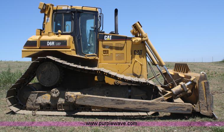 image for item B6853 2002 Caterpillar D6R LGP Series II dozer