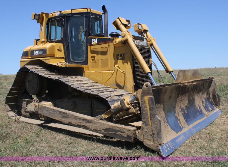 image for item B6853 2002 Caterpillar D6R LGP Series II dozer