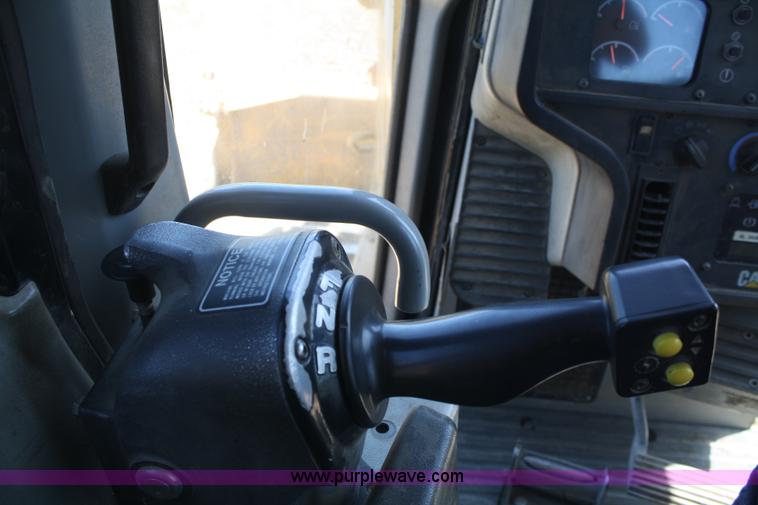 image for item B6853 2002 Caterpillar D6R LGP Series II dozer