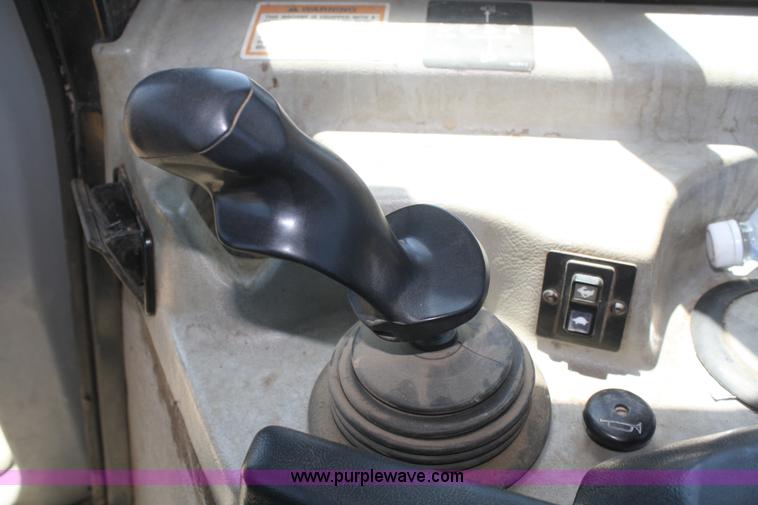 image for item B6853 2002 Caterpillar D6R LGP Series II dozer