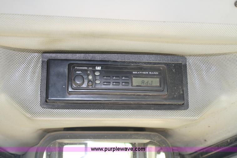 image for item B6853 2002 Caterpillar D6R LGP Series II dozer