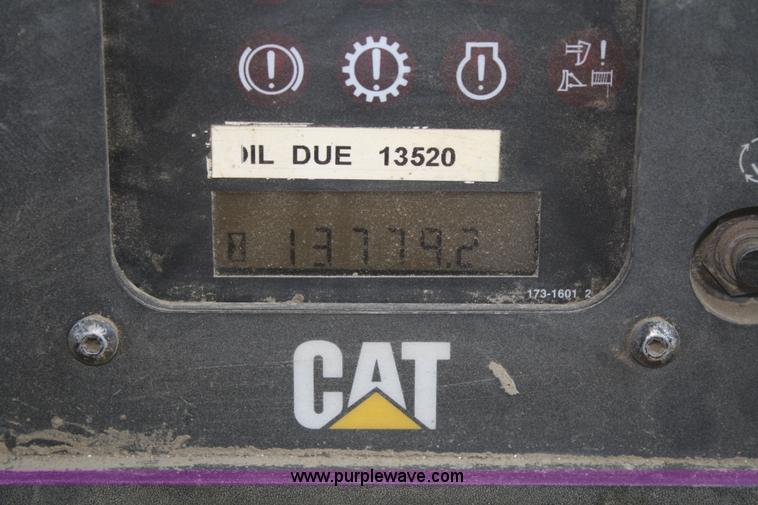 image for item B6853 2002 Caterpillar D6R LGP Series II dozer