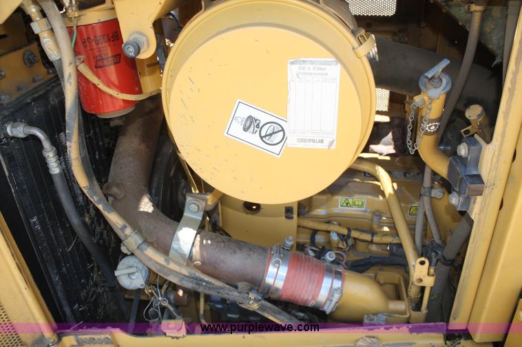 image for item B6853 2002 Caterpillar D6R LGP Series II dozer