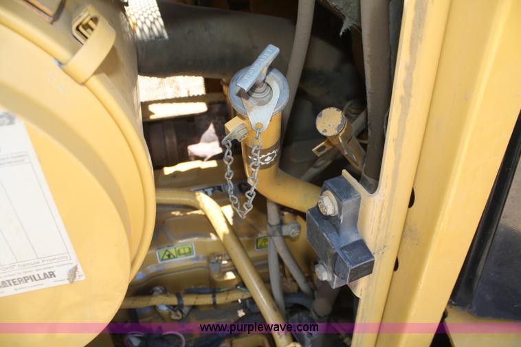image for item B6853 2002 Caterpillar D6R LGP Series II dozer