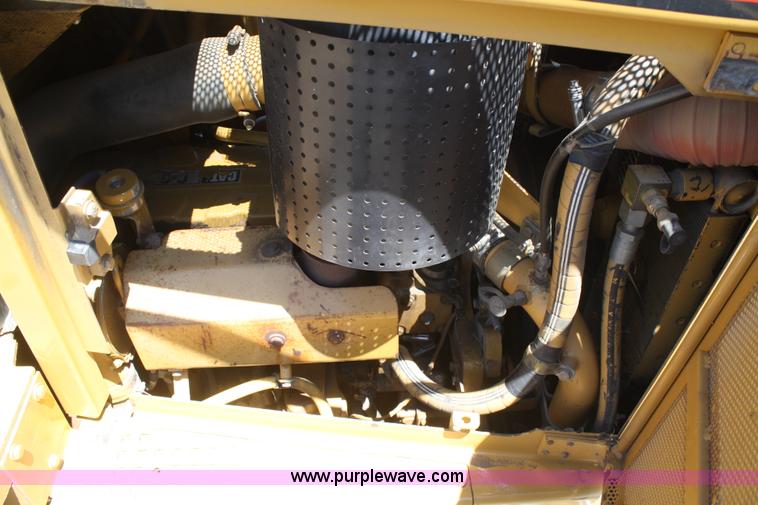 image for item B6853 2002 Caterpillar D6R LGP Series II dozer