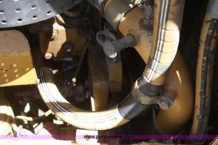 image for item B6853 2002 Caterpillar D6R LGP Series II dozer