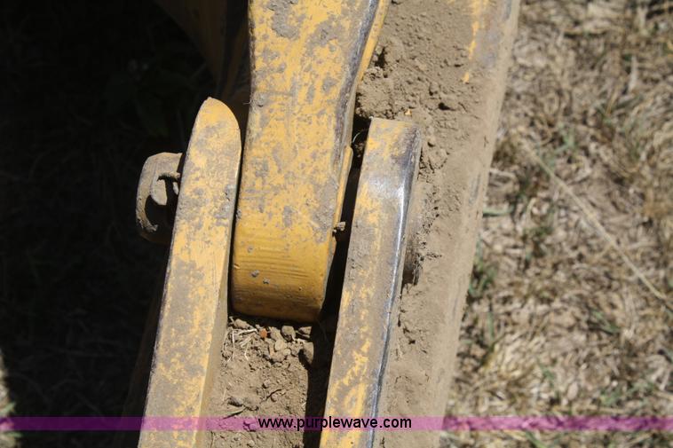 image for item B6853 2002 Caterpillar D6R LGP Series II dozer