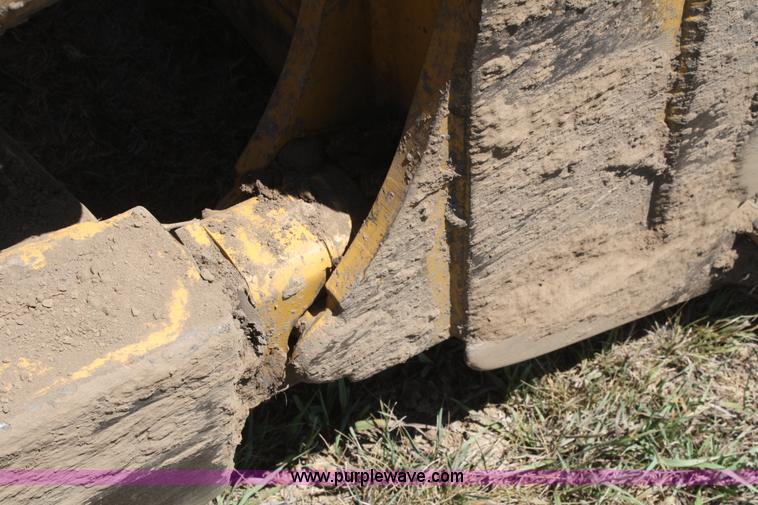 image for item B6853 2002 Caterpillar D6R LGP Series II dozer