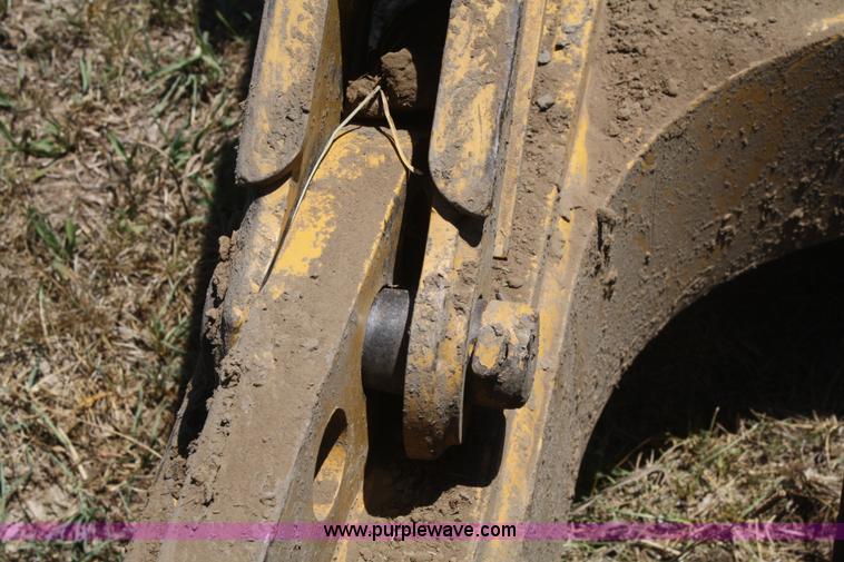 image for item B6853 2002 Caterpillar D6R LGP Series II dozer