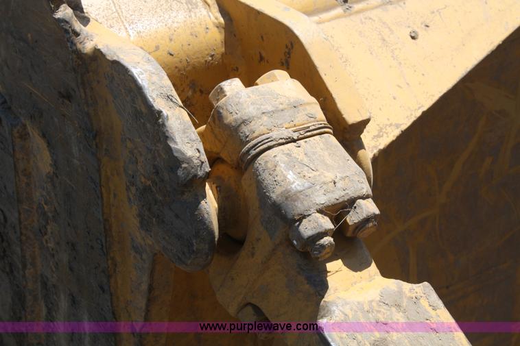 image for item B6853 2002 Caterpillar D6R LGP Series II dozer