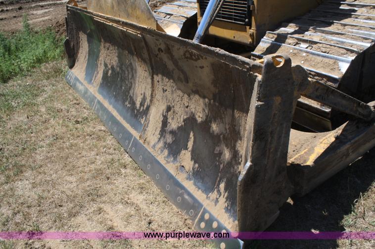 image for item B6853 2002 Caterpillar D6R LGP Series II dozer