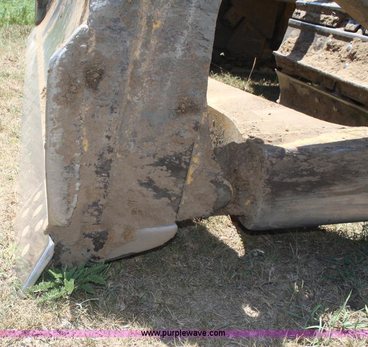 image for item B6853 2002 Caterpillar D6R LGP Series II dozer