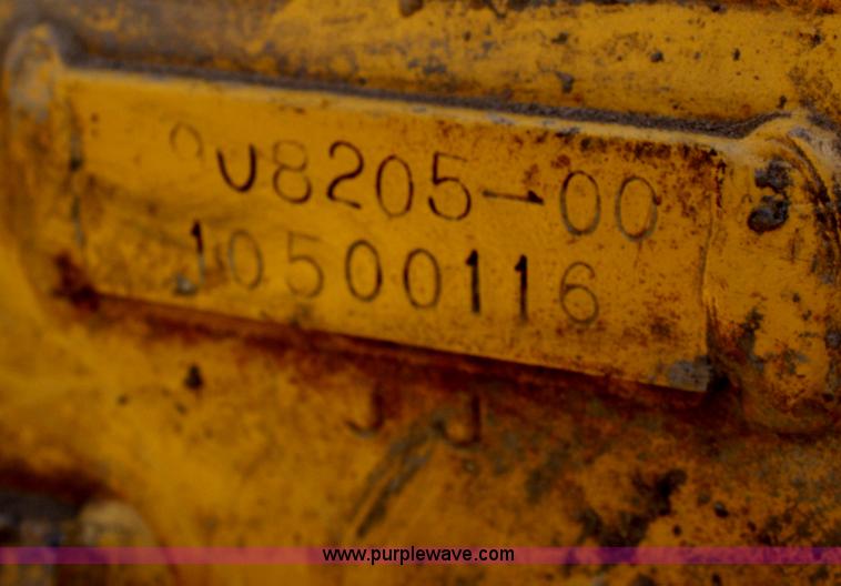 image for item B6853 2002 Caterpillar D6R LGP Series II dozer