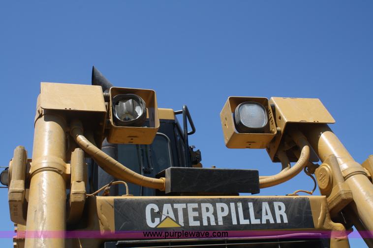 image for item B6853 2002 Caterpillar D6R LGP Series II dozer