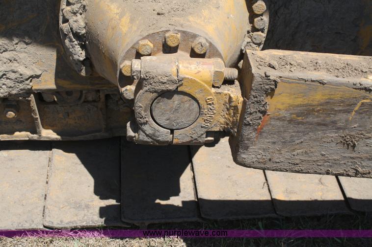 image for item B6853 2002 Caterpillar D6R LGP Series II dozer