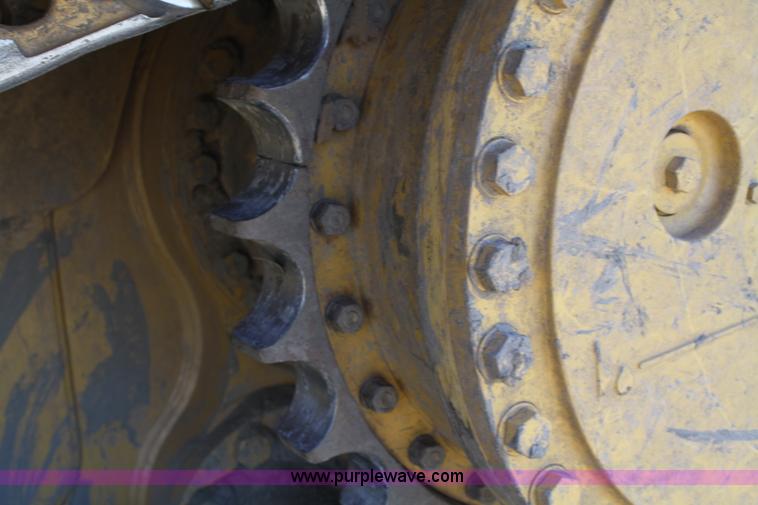 image for item B6853 2002 Caterpillar D6R LGP Series II dozer