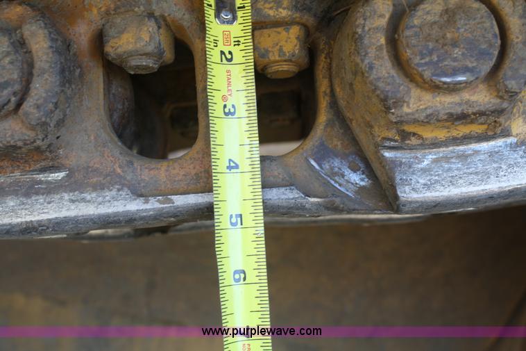 image for item B6853 2002 Caterpillar D6R LGP Series II dozer