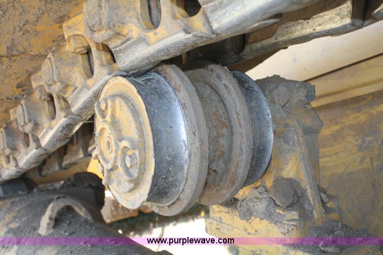 image for item B6853 2002 Caterpillar D6R LGP Series II dozer