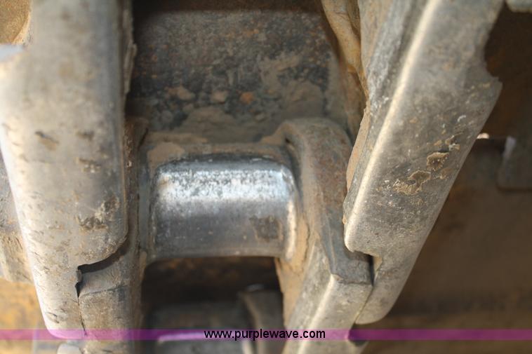 image for item B6853 2002 Caterpillar D6R LGP Series II dozer