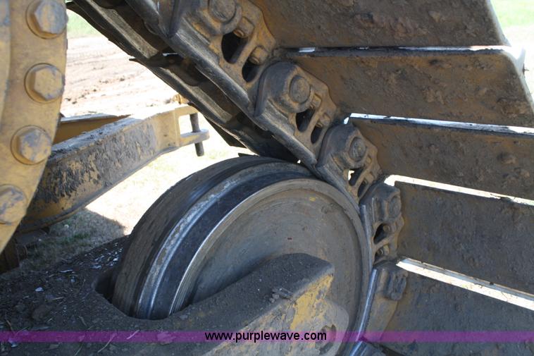 image for item B6853 2002 Caterpillar D6R LGP Series II dozer